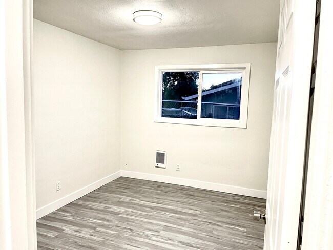 Building Photo - 721 NE 20th Pl