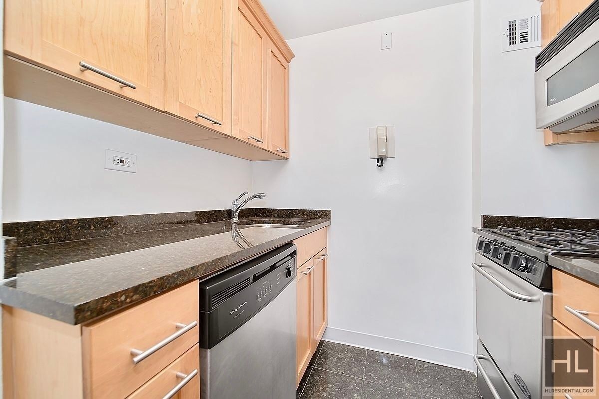 Primary Photo - EAST 55 STREET