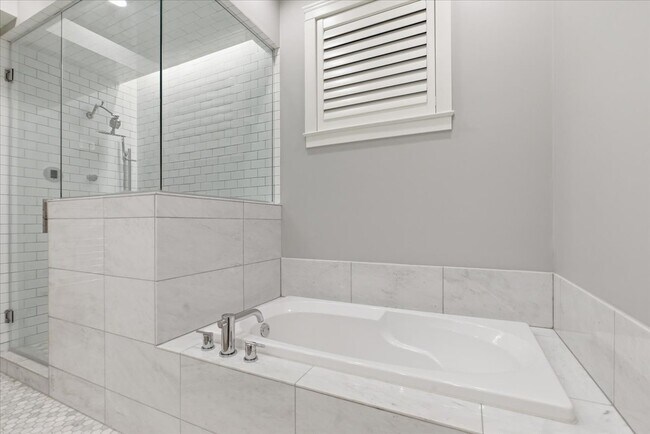 Foto del edificio - 850 W Lill Ave