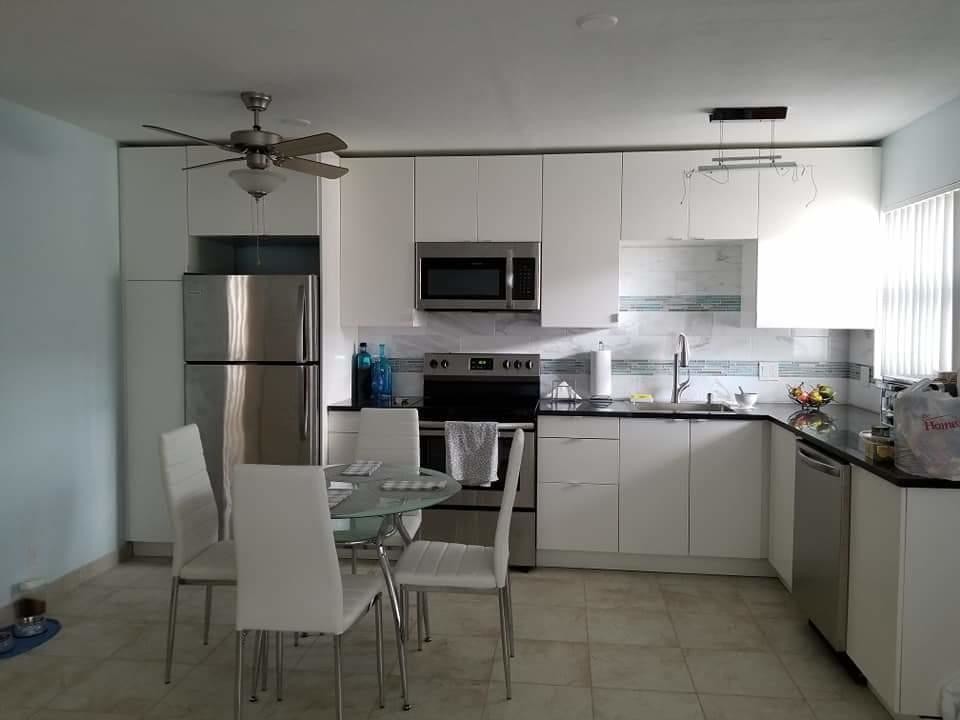 Primary Photo - 122 S Lakeside Drive 1