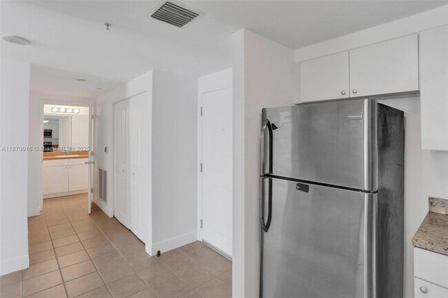 Building Photo - 1250 S Miami Ave