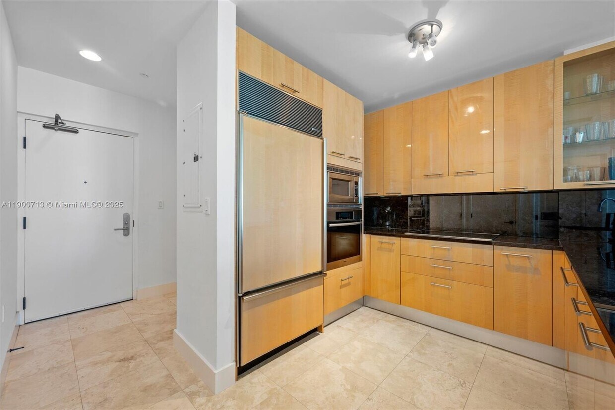 Foto principal - 6799 Collins Ave