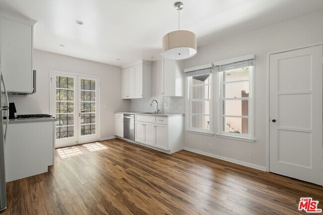 Foto del edificio - 1229 Smithwood Dr