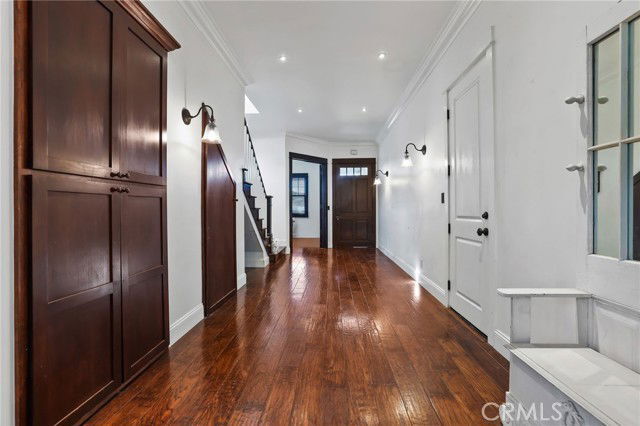 Foto del edificio - 250 Santo Tomas Ave