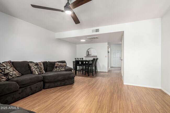 Foto del edificio - 622 W 14th St