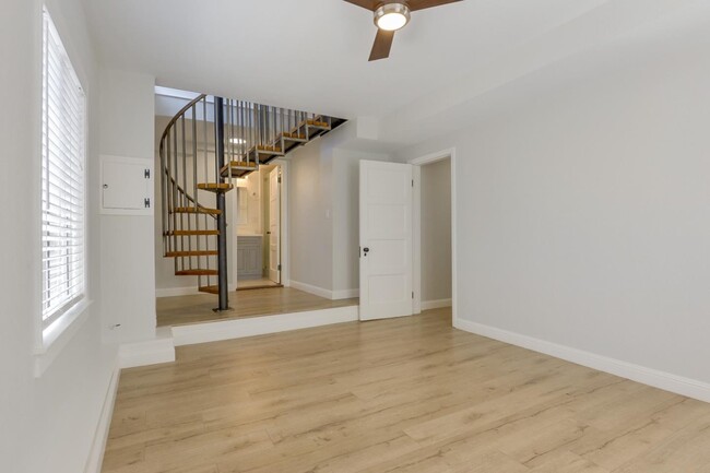 Building Photo - 572 Quartz St