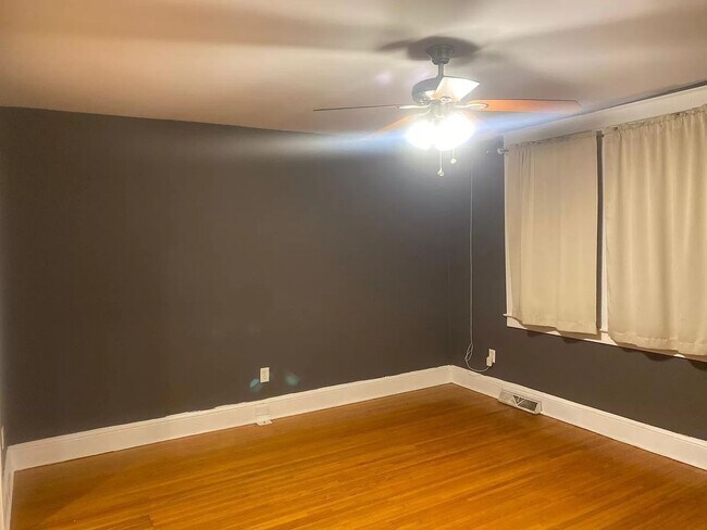 Foto del edificio - Charming 3BR / 1 BA Home Near F&M With Private Yard