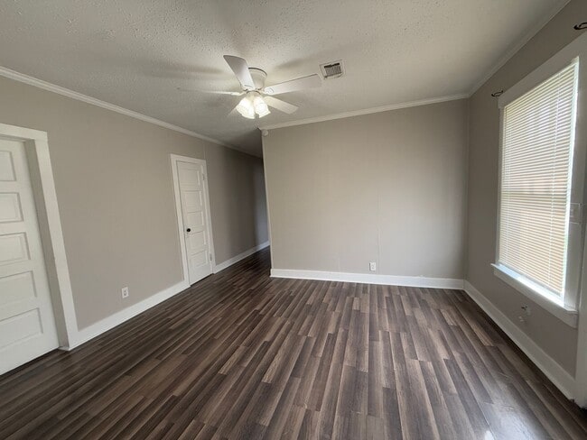 Building Photo - HOME FOR RENT IN SULPHUR