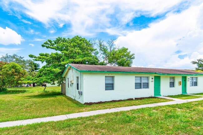 Foto del edificio - 4790 Gulfstream Rd