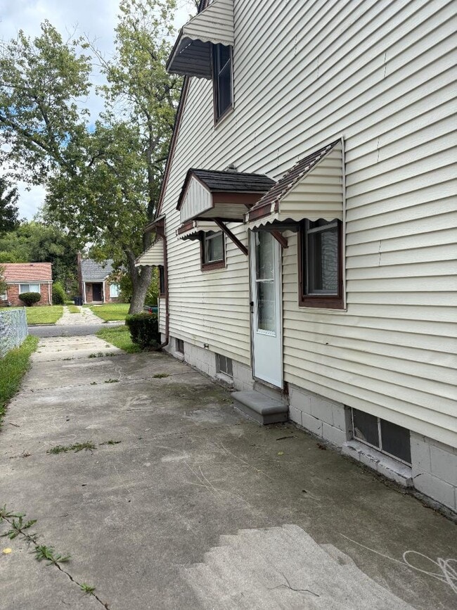 Building Photo - 9229 Westwood St
