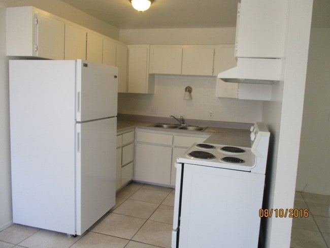 Building Photo - 2500 Bassler St