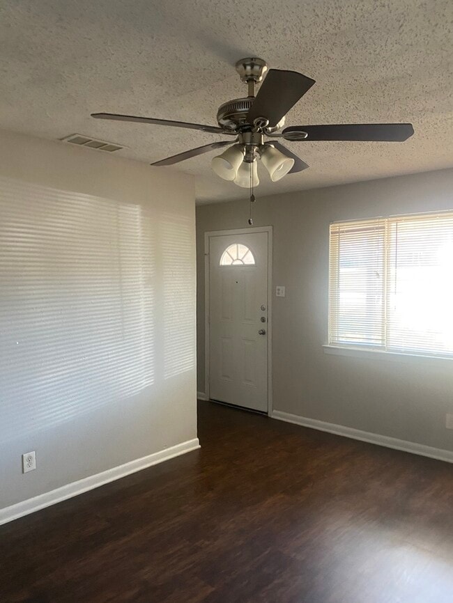 Foto del edificio - 939 E Red Bird Ln