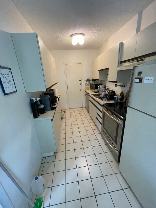 Foto principal - 145 Englewood Ave