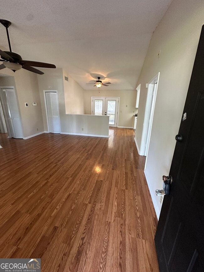 Building Photo - 205 Woodlawn Dr