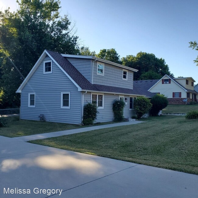 Building Photo - 3 br, 2 bath House - 3115 S Lakeside Ave