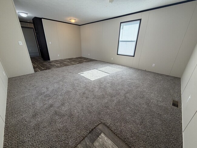 Foto del edificio - 16011 Villaire Ave