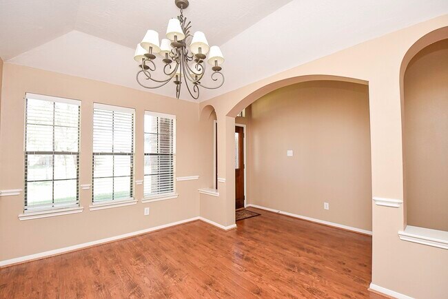 Foto del edificio - 21619 Oakcreek Ct