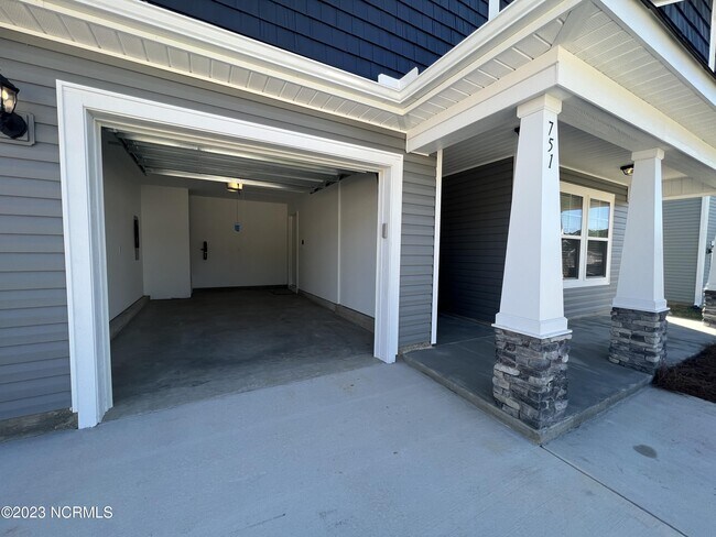 Building Photo - 751 Conductor Ct