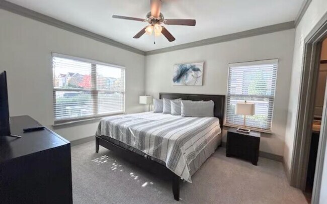 Foto del edificio - 900 Venue Wy