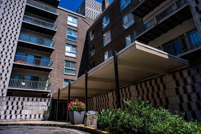 Silver Spring House Apartments Covered Entry - Silver Spring House