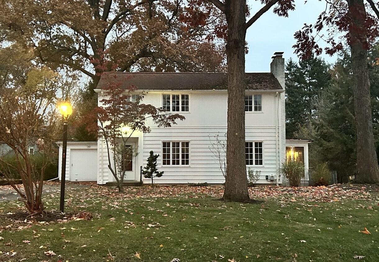 Foto principal - Two bedroom single-family home