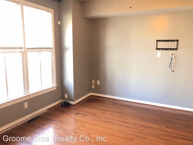 Building Photo - 2 br, 2.5 bath House - 2603 O Street