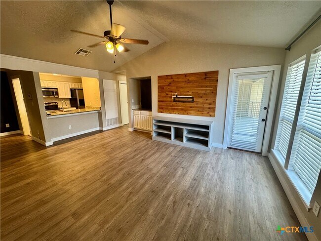 Foto del edificio - 1202 Thorpe Ln