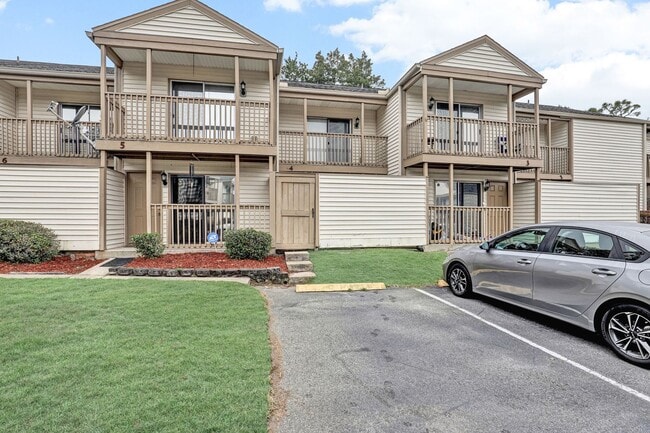 Building Photo - 2 bedroom/ 2 bathroom beautifully updated condo in Twelve Oak Condos!