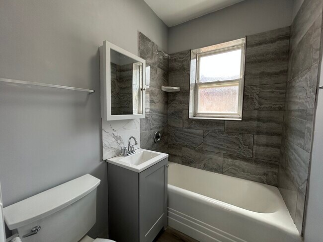 Foto del edificio - 6956 N Ashland Ave