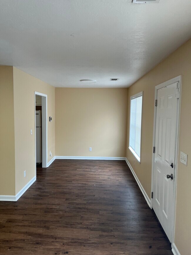 Building Photo - 2707 Landing Loop Dr