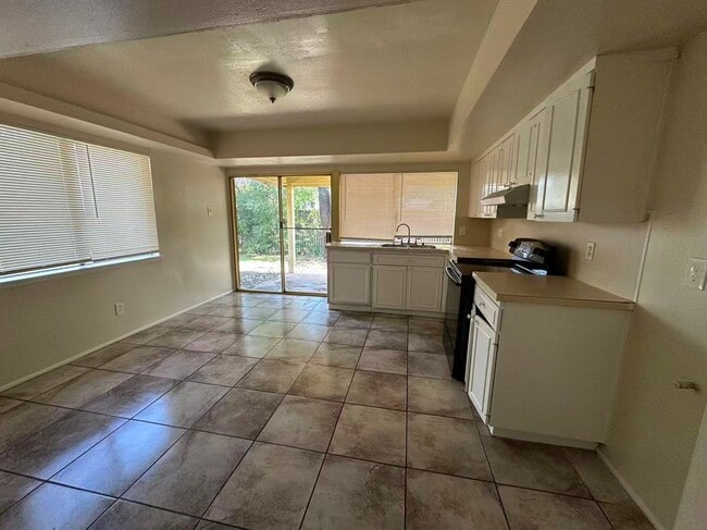 Building Photo - 3 Bedroom House in Garland