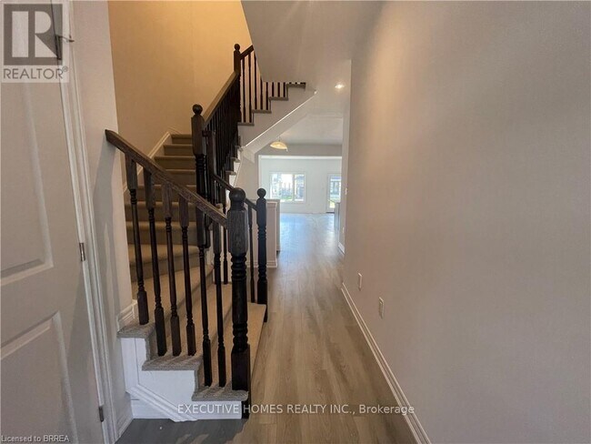 Photo du bâtiment - 120 Court Dr