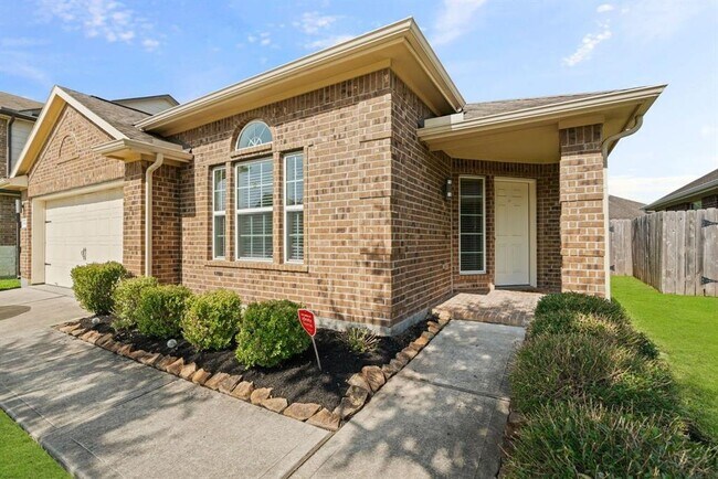 Building Photo - 5606 Drumlin Field Way