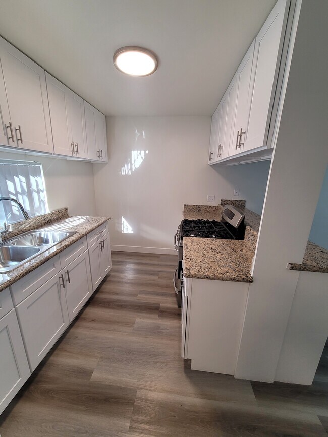 Foto del edificio - 854 Glenway Dr