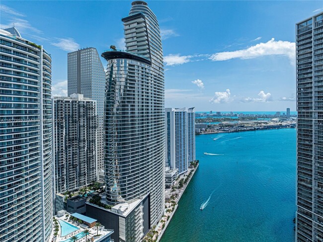 Foto del edificio - 300 Biscayne Boulevard Way