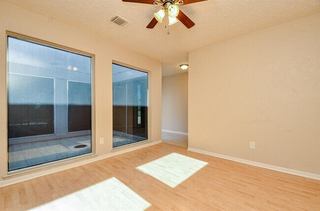 Building Photo - 219 Gentilly Dr