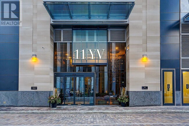 Photo du bâtiment - 11 Yorkville Ave