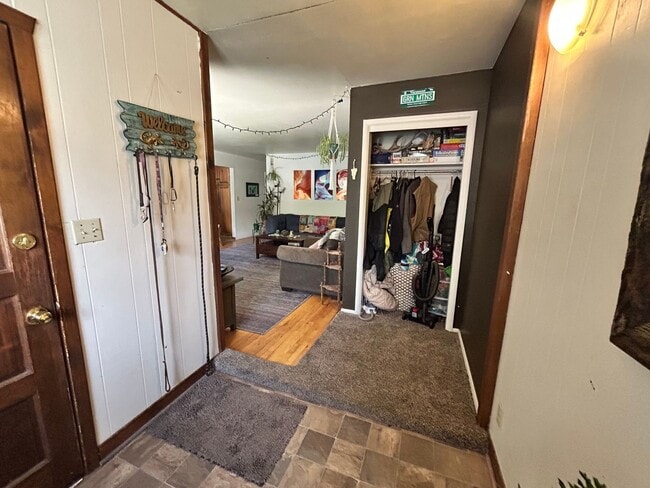 Building Photo - Three Bedroom House in Great Neighborhood!