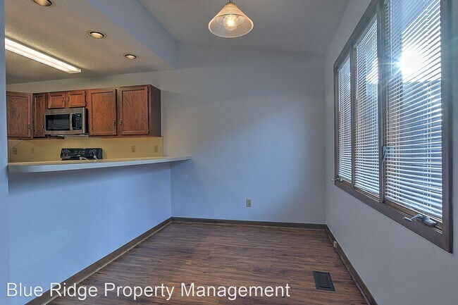 Foto del edificio - 2 br, 2.5 bath House - 412 Unit C Manor Drive