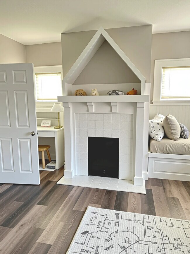 Foto del edificio - 1185 W 8th St