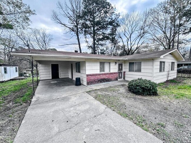 Foto del edificio - 3018 Meadow Forest Dr