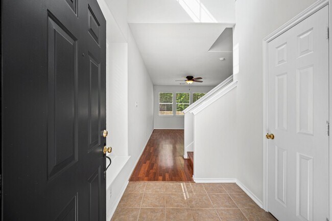 Building Photo - 35 Ledgestone Pl