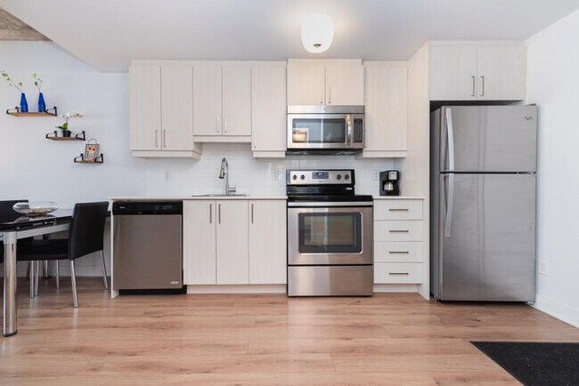 Photo du bâtiment - 1227 Av. de l'Hôtel-de-Ville