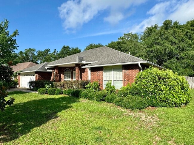 Building Photo - 624 Territory Ln