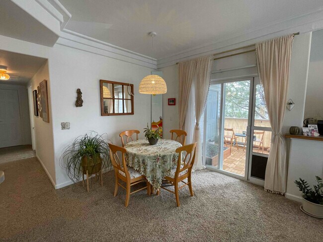 Foto del edificio - 6805 S Field St