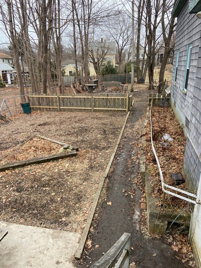Building Photo - 12 Garden Ln