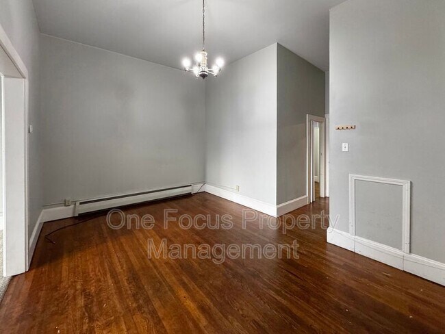 Foto del edificio - 109 E Main St