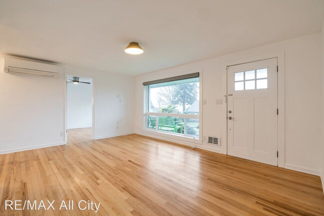 Building Photo - 3 br, 1 bath House - 8806 38th Ave SW