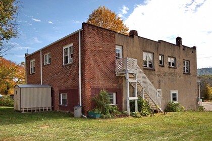 Side view, 5-unit apartment building - 23 Brookside Cir