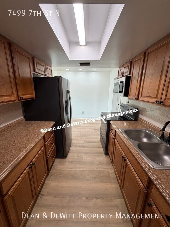 Foto del edificio - 7499 7th St N